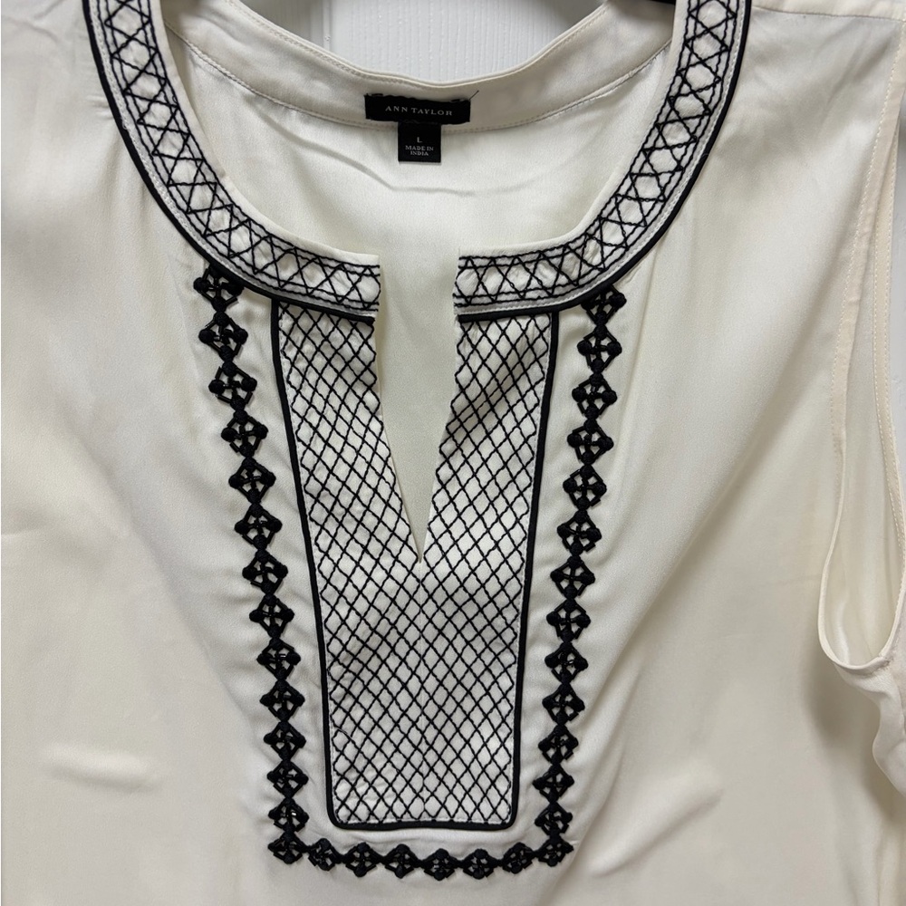 Ann Taylor Cream Blouse with Black Detailing - Picture 3 of 4